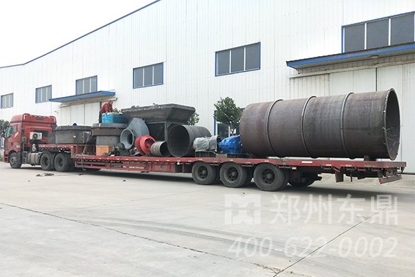 湖北污泥烘干機裝車發貨現場實拍圖